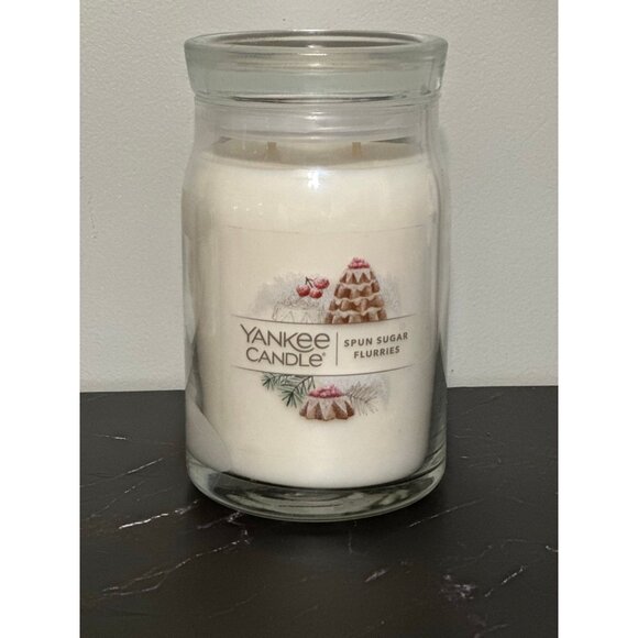 Yankee Candle Spun Sugar Flurries - 2 wick candle - NEW - Picture 1 of 2